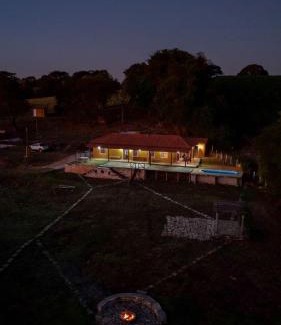 Tres Coracoes House | Sítio com piscina, lago e quadra - perto de São Thome das Letras