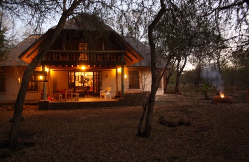 Marloth Park Cottage | Sadadu holiday house bordering Kruger National Park, Free wifi