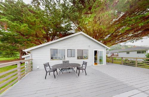Elk House | Saddle Point Ocean View Cottage