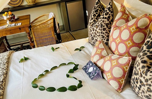 Hoedspruit Cabin | Safari Moon Luxury Bush Lodge - Where Tom Cruise did stay in South Africa!