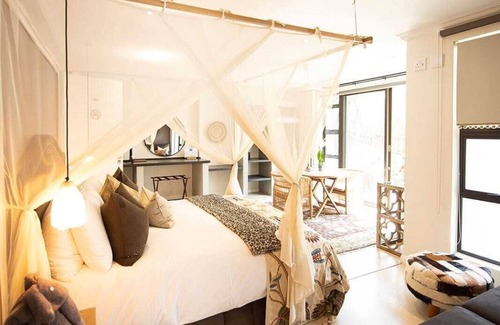 Hoedspruit Cabin | Safari Moon Luxury Bush Lodge - Where Tom Cruise did stay in South Africa!