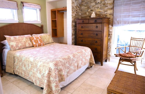 Portlock Bed & Breakfast | Safe + Clean 1BD/1BA surrounded by organic garden