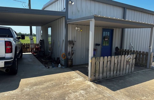 Gardner Apartment | Safe, secure and secluded 2-bedroom apartment outside city limits of Alexandria.