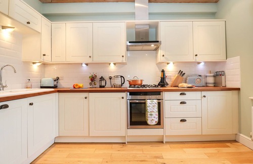 Blythburgh Cottage | SAFFRON, BLYTHVIEW, family friendly, with pool in Southwold