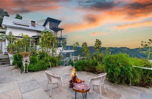 Kathgodam Villa | SaffronStays Hydrangea Hill, Mukteshwar