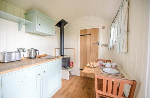 Framlingham House | Sage Shepherds Hut Boundary Farm, Framlingham