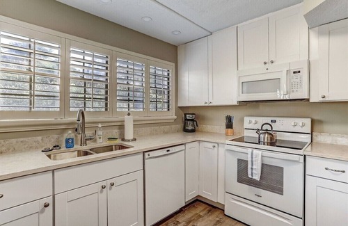 Amelia City Condo | Sailmaker Gated Complex: Near Pool & Beach