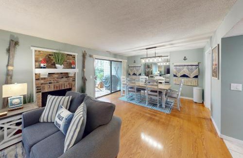 Shipyard Plantation Apartment | Sailmaster Common 18