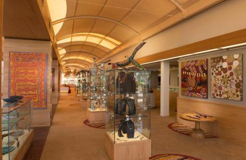 Yulara Hotel | Sails in the Desert