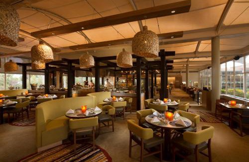 Yulara Hotel | Sails in the Desert