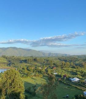 Fort Portal Ski Chalet | Saka Laka