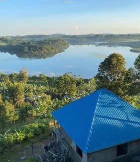 Fort Portal Ski Chalet | Saka Laka