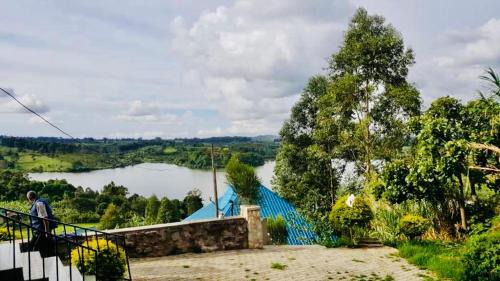 Fort Portal Ski Chalet | Saka Laka