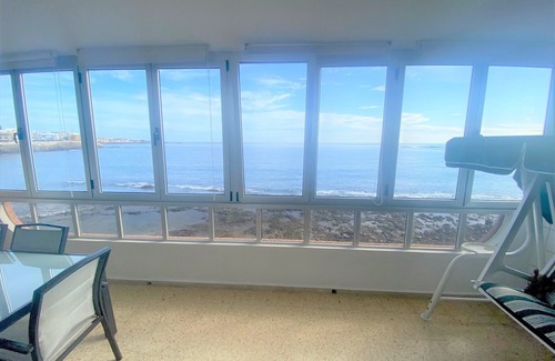 Telde Apartment | Salinetas, first line of the sea and beach for 4 people