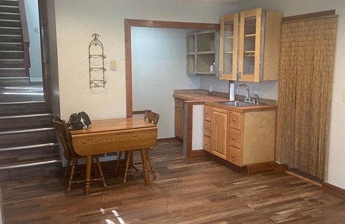 Salmon Apartment | Salmon. Quaint apt w/sep entry in quiet neighborhood @ end dead end rd w/views!