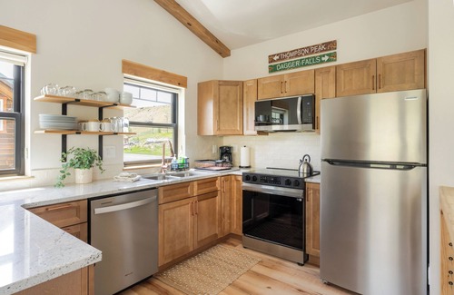 Stanley Apartment | Salmon River Suite - Luxury Stay at River's Edge