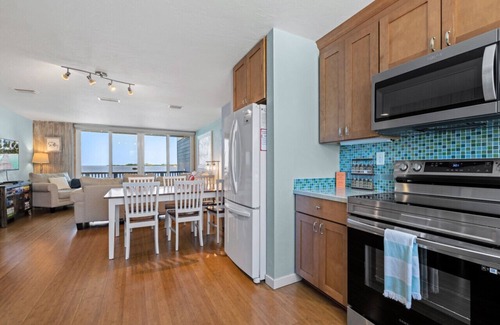 Cedar Key Apartment | Salt Life #2: Endless Gulf views from this 2 bedroom waterfront townhome