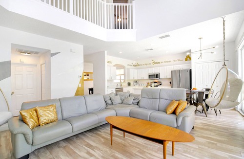 West Kissimmee Villa | SALT WATER POOL*EXPANSIVE POOL DECK* LED POOL FOUNTAIN JETS