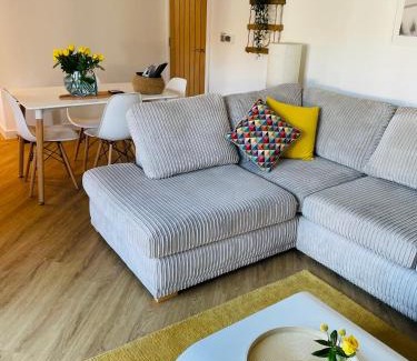 Whitstable Apartment | Salt Yard Apartment, Parking and Terrace, Whitstable