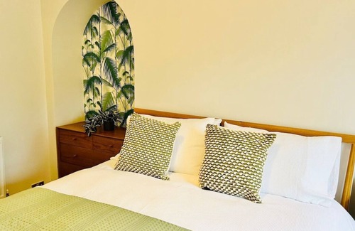 Shipley House | Saltaire Mill Cottage