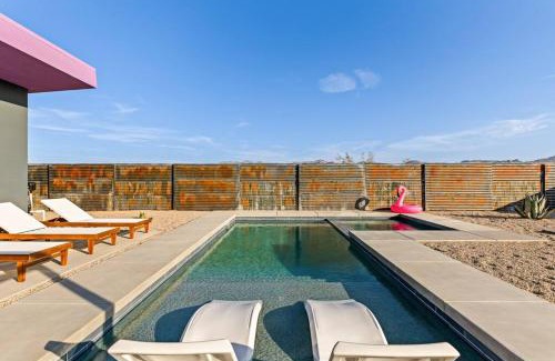 Joshua Tree House | Saltwater Pool, Pickleball, Bocce Ball, Glamping, EVcharge