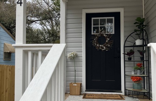North Charleston Cottage | Salty Bottom Bungalow. Chic Renovated 3-bed, 2-bath in the center of Charleston!