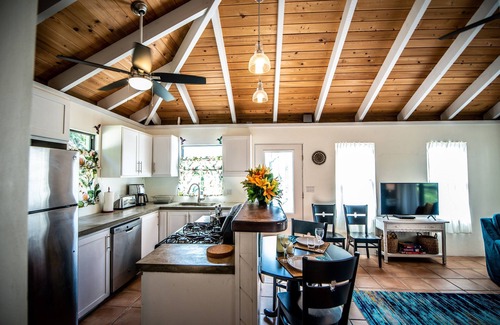 Upper Carolina Cottage | Salty Kisses & Goodnight Wishes-Come enjoy St. John, USVI, in peaceful Coral Bay