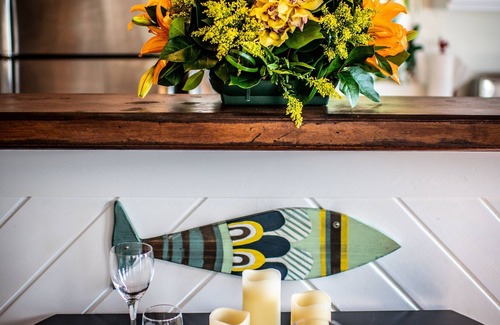 Upper Carolina Cottage | Salty Kisses & Goodnight Wishes-Come enjoy St. John, USVI, in peaceful Coral Bay
