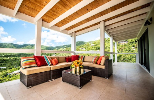 Upper Carolina Cottage | Salty Kisses & Goodnight Wishes-Come enjoy St. John, USVI, in peaceful Coral Bay