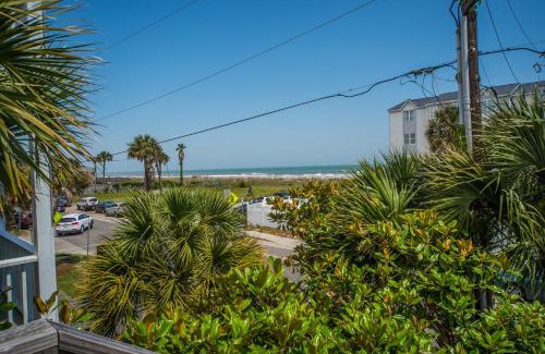 Sunset Point Villa | Salty Shack Unit C - Salty Shack - Dog Friendly Home - Across from the Beach - Central Location!