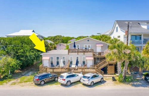 Sunset Point Villa | Salty Shack Unit C - Salty Shack - Dog Friendly Home - Across from the Beach - Central Location!