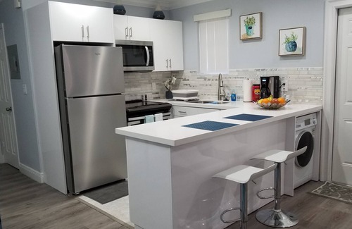 Parkside Apartment | Sam's Place in Historic Hollywood FL 10 min to beach. High quality finishes.