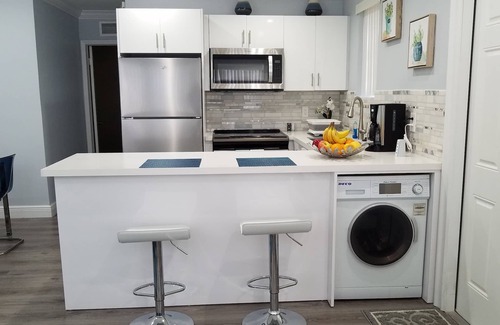 Parkside Apartment | Sam's Place in Historic Hollywood FL 10 min to beach. High quality finishes.