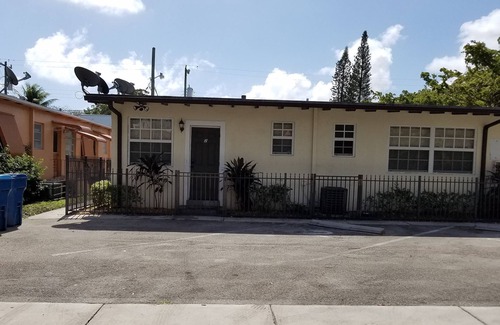 Parkside Apartment | Sam's Place in Historic Hollywood FL 10 min to beach. High quality finishes.