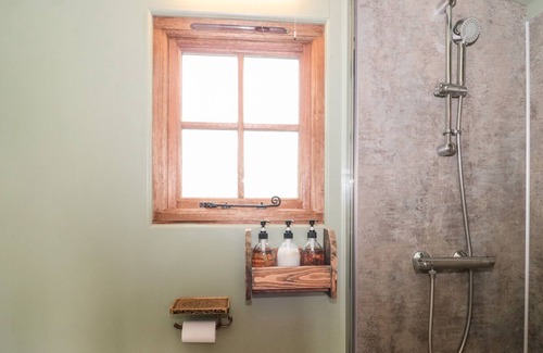 Osmington Mills Cottage | SAMPHIRE AT MIDDLE ACRE, romantic, with hot tub in Ringstead