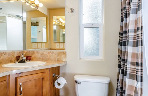 Paicines Cabin | San Benito RV & Camping Resort