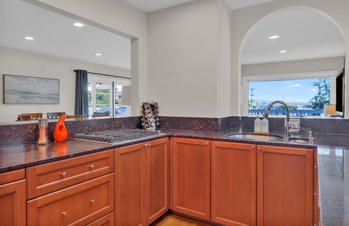 Loma Portal House | San Diego 2BD with Downtown Views, Deck & BBQ!