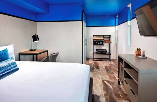 North Pacific Beach Hotel | San Diego Stay | 1 Unit | Near Emerald Street & Beach