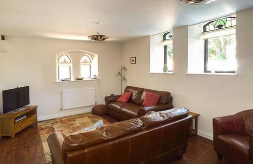 Totland Bay Cottage | SANCTUARY COTTAGE, pet friendly, character holiday cottage in Totland