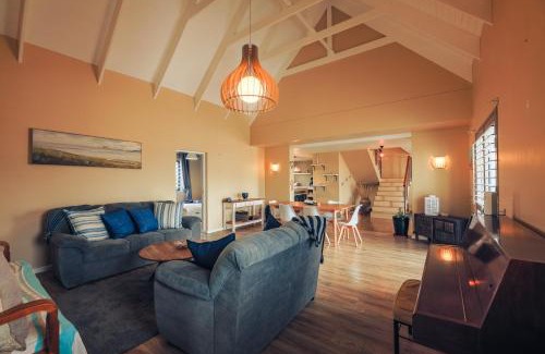 Jacobs Bay House | Sandals & Seashells