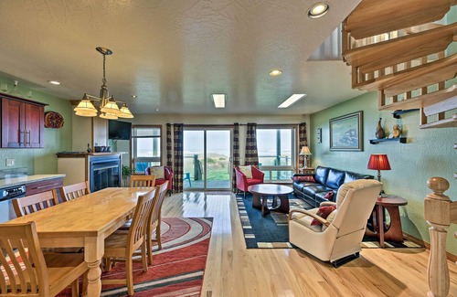 Waldport Cottage | Sanderling Sea Cottages, Unit 9 with Ocean Views!