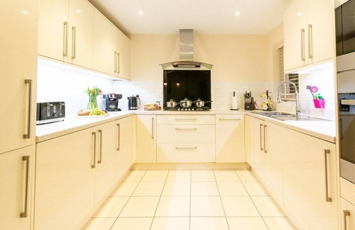 Westbrook House | Sanderling Westbrook · Beautiful Margate Coastal Home with Parking By ADLIV