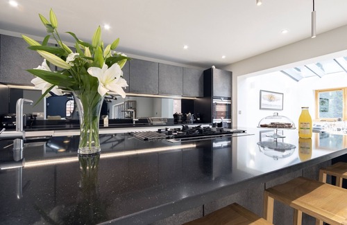 Sandwich House | SandiLodge & Cottage Sleeps 16