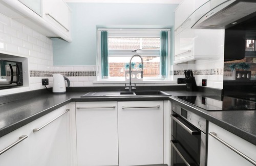 Marske-by-the-Sea Cottage | SANDS END COTTAGE, pet friendly, with a garden in Marske-By-The-Sea