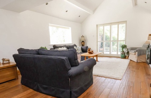 Frankby House | SANDSTONE COTTAGE, family friendly, with a garden in West Kirby