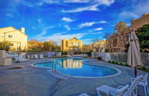 Stevenson Ranch House | Santa Clarita Luxury Retreat min. from Magic Mtn, the Cube, Hurricane Harbor.