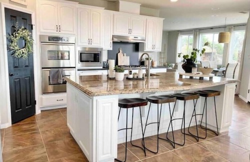 Santa Clarita House | Santa Clarita Tropical Paradise, Six Flags Magic Mountain, LA, Beaches Drivable