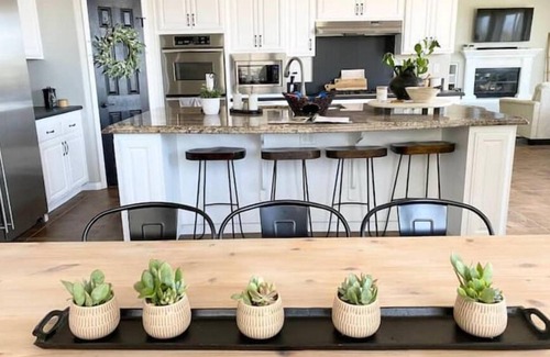 Santa Clarita House | Santa Clarita Tropical Paradise, Six Flags Magic Mountain, LA, Beaches Drivable