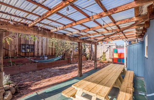 Eastside Santa Cruz House | Santa Cruz Style Beach retreat, 5min walk to beach