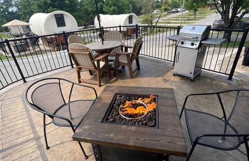 Branson Cottage | Santa Fe Trail Wagon